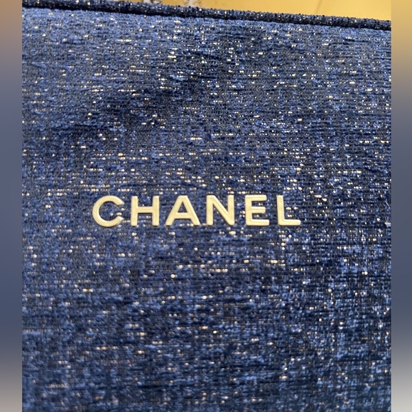 CHANEL New Navy cosmetic bag - Picture 6 of 8